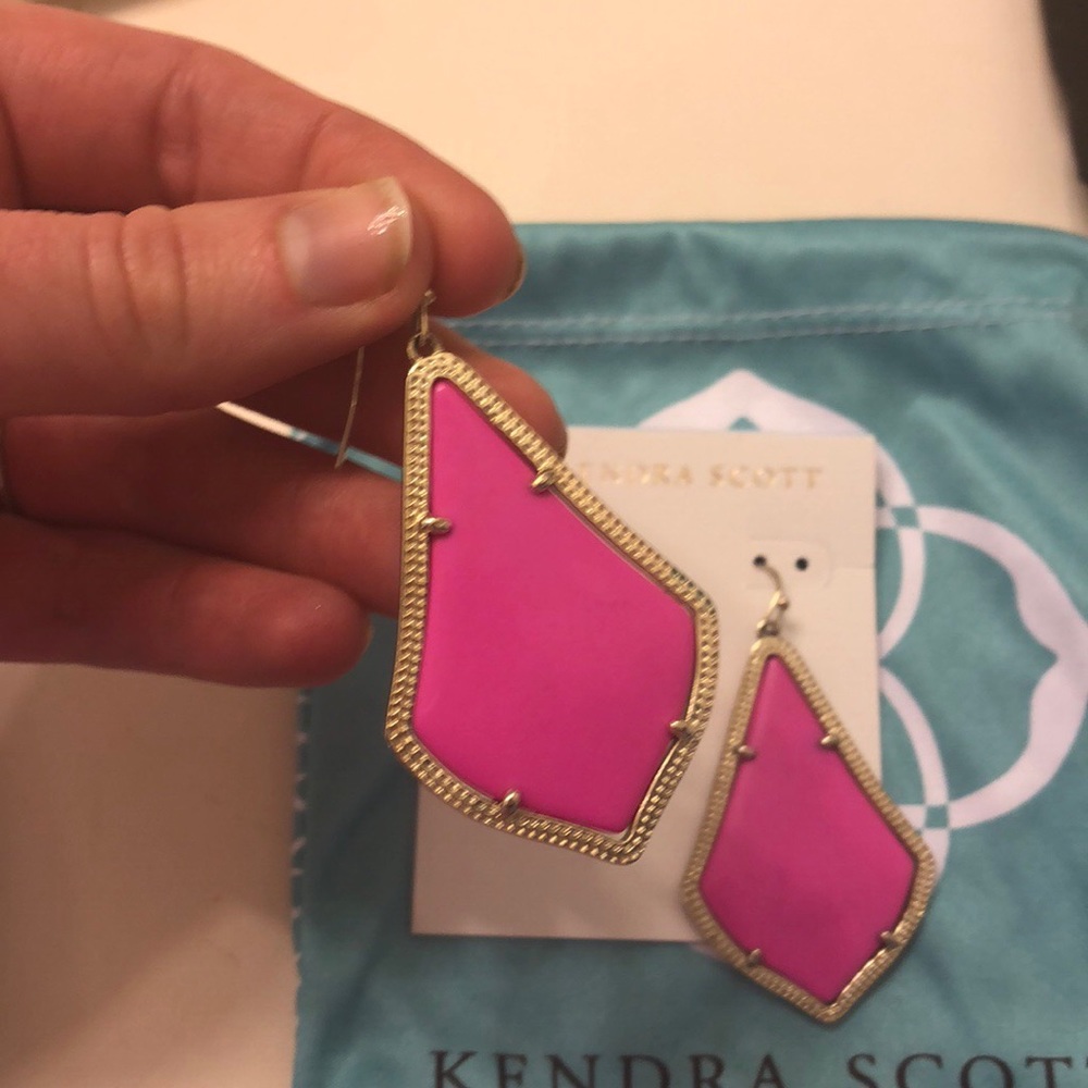Kendra Scott magenta Alexandra earrings!